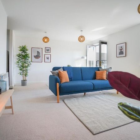 Stylish Apartment With Private Parking คาร์ดิฟฟ์ ภายนอก รูปภาพ