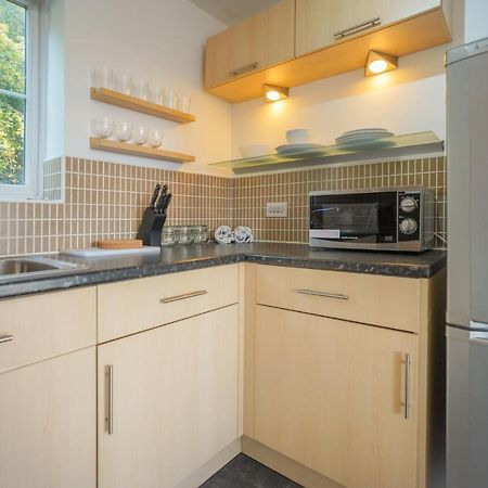 Stylish Apartment With Private Parking คาร์ดิฟฟ์ ภายนอก รูปภาพ