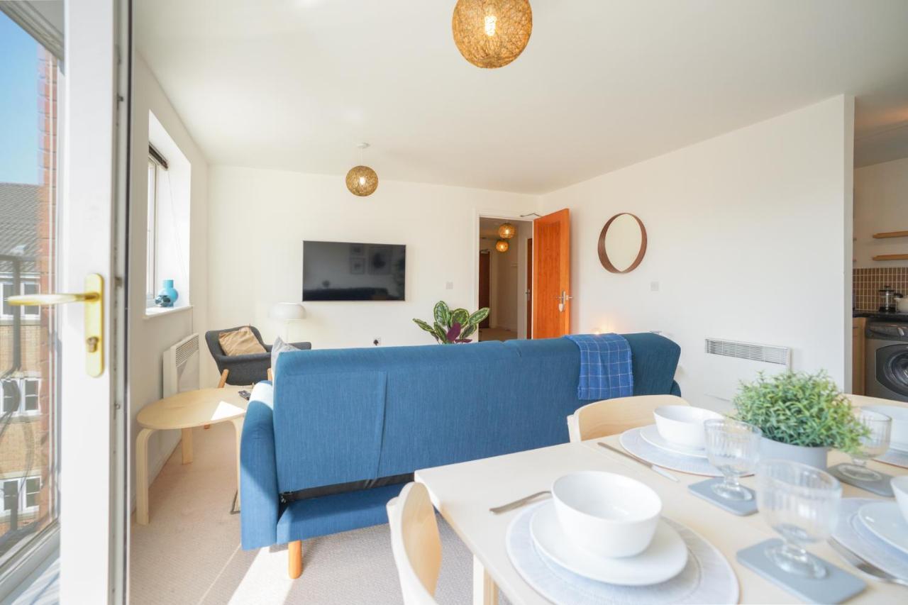 Stylish Apartment With Private Parking คาร์ดิฟฟ์ ภายนอก รูปภาพ