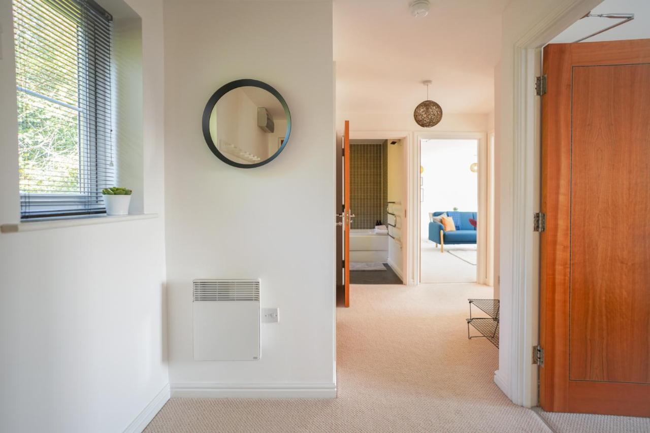 Stylish Apartment With Private Parking คาร์ดิฟฟ์ ภายนอก รูปภาพ