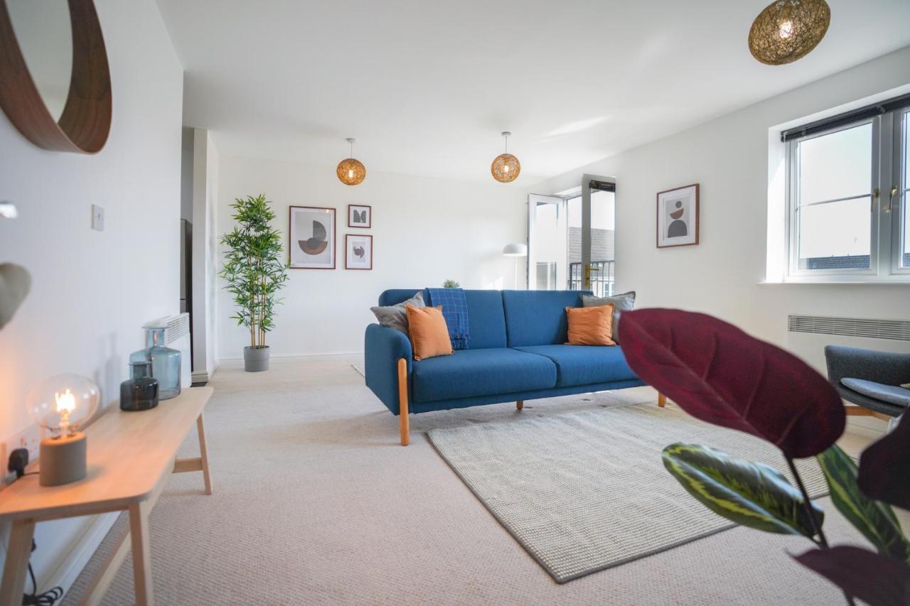 Stylish Apartment With Private Parking คาร์ดิฟฟ์ ภายนอก รูปภาพ