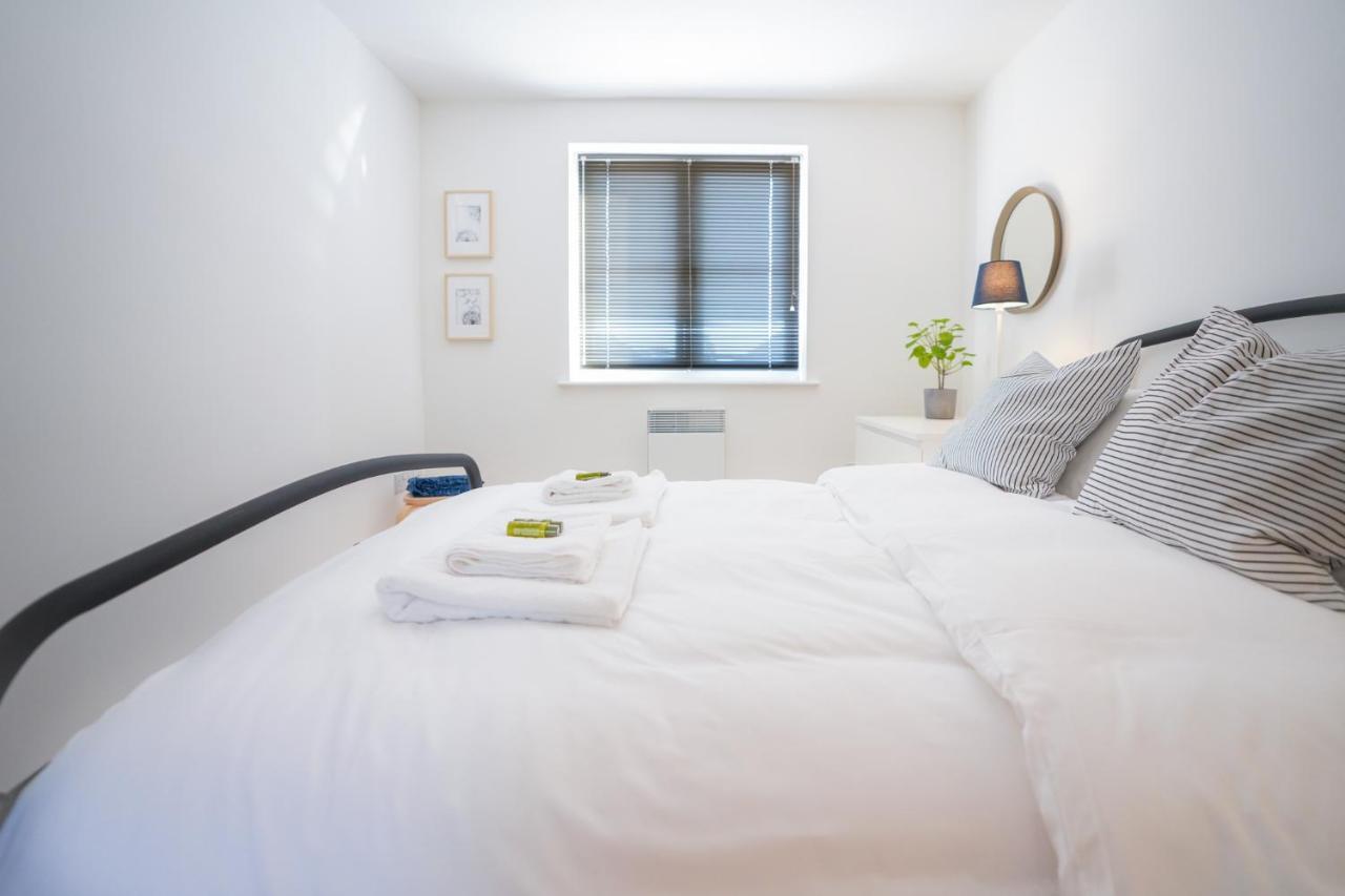 Stylish Apartment With Private Parking คาร์ดิฟฟ์ ภายนอก รูปภาพ