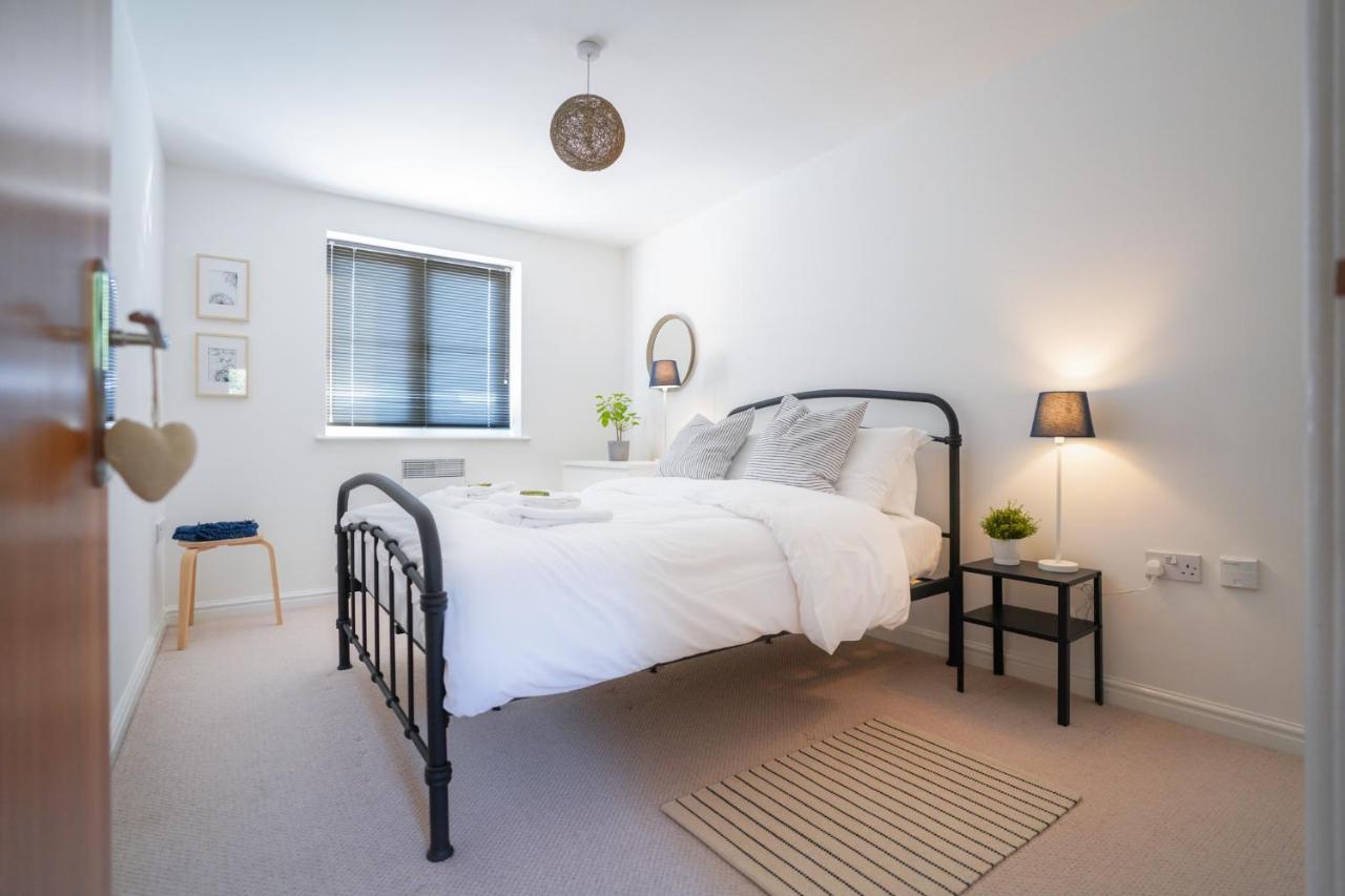 Stylish Apartment With Private Parking คาร์ดิฟฟ์ ภายนอก รูปภาพ