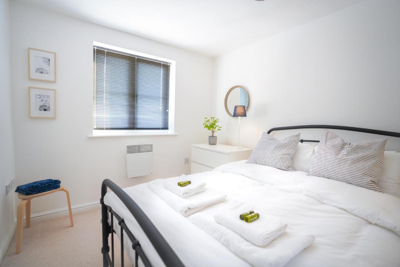 Stylish Apartment With Private Parking คาร์ดิฟฟ์ ภายนอก รูปภาพ