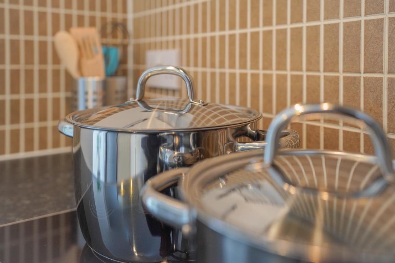 Stylish Apartment With Private Parking คาร์ดิฟฟ์ ภายนอก รูปภาพ