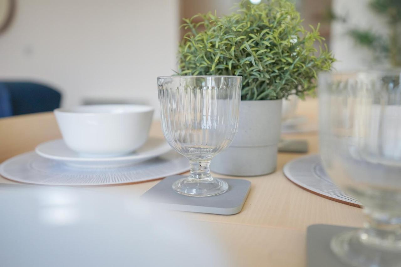 Stylish Apartment With Private Parking คาร์ดิฟฟ์ ภายนอก รูปภาพ
