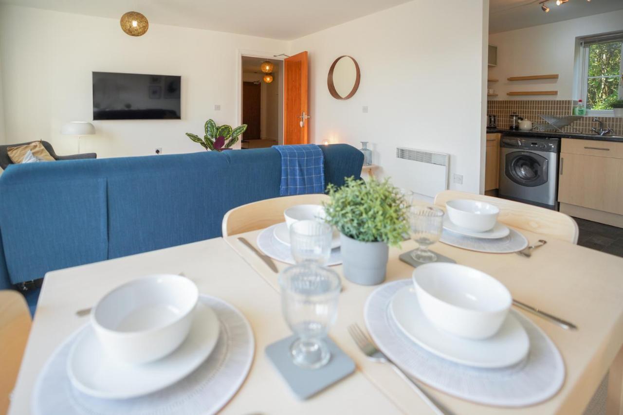 Stylish Apartment With Private Parking คาร์ดิฟฟ์ ภายนอก รูปภาพ